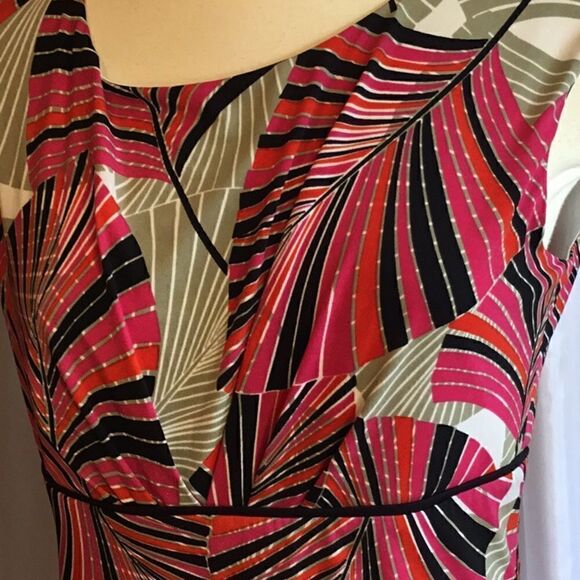 Colorful geo patterned sleeveless dress in size 8 by DRESSBARN - Picture 5 of 13